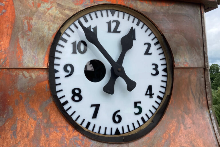 Contrôle de l'horloge de la tour