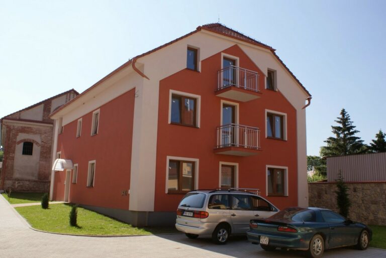 Rental apartment building