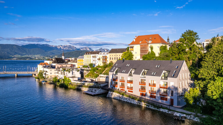 K7 Apartments & Boathouse
