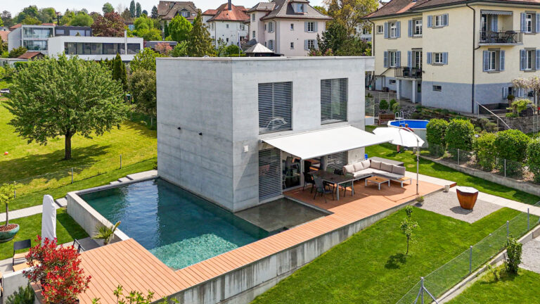 Pool house