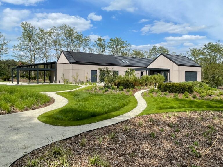 Beautiful house with a garden.