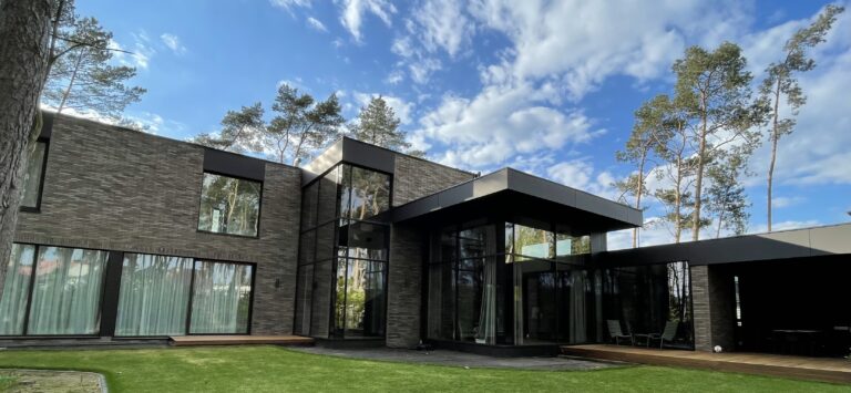 Luxurious house on the edge of the forest