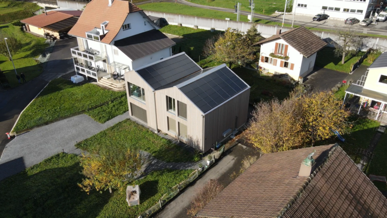 Plusenergie Zweifamilienhaus
