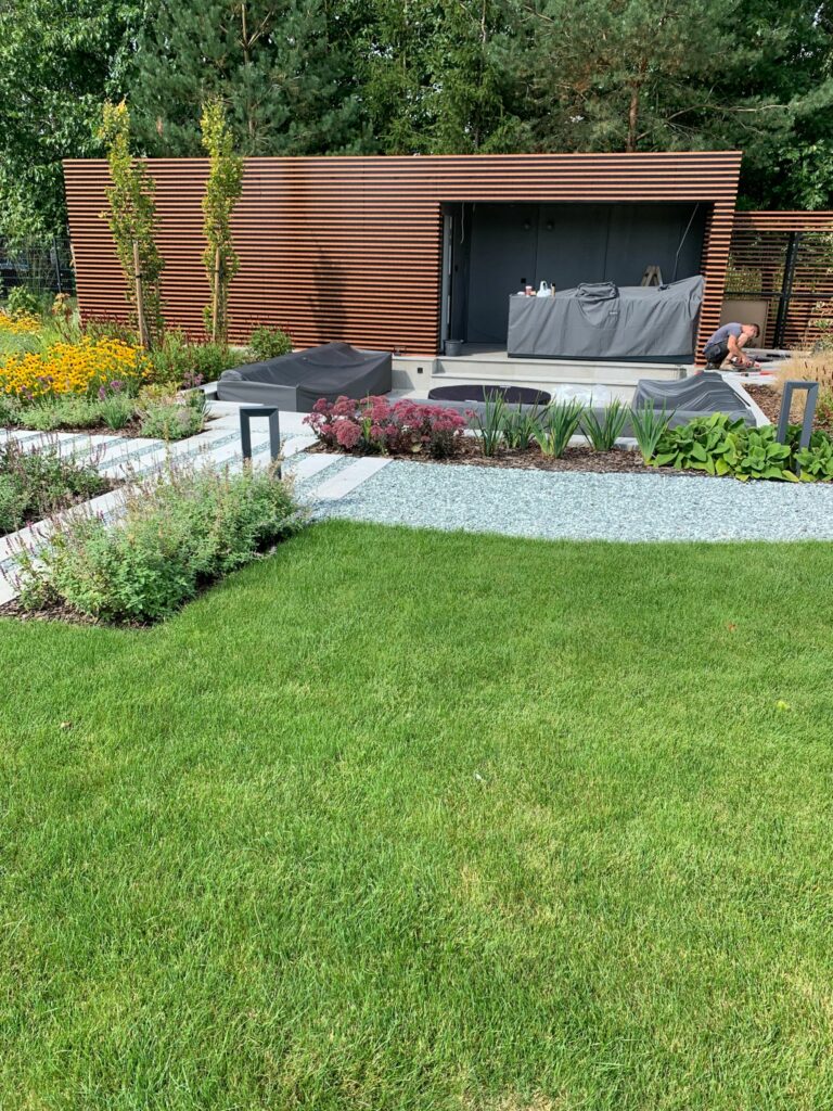 Jardín con pista de aterrizaje