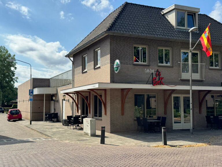 Village house den Bork