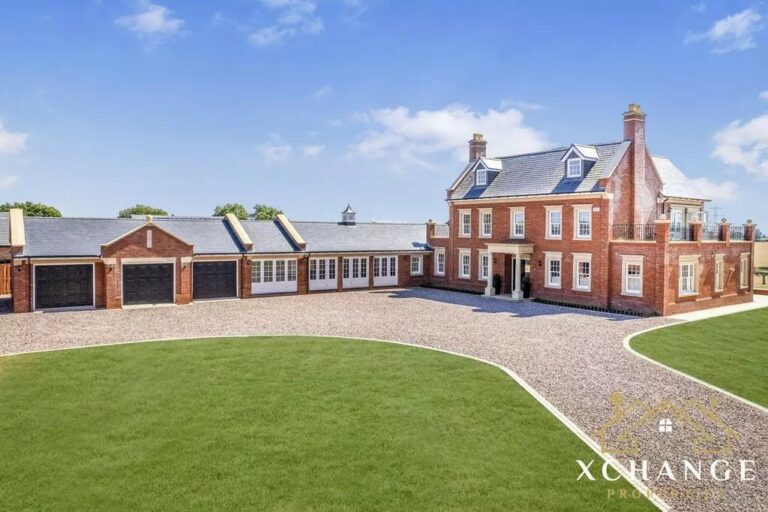Modern Luxury with Intelligent Control