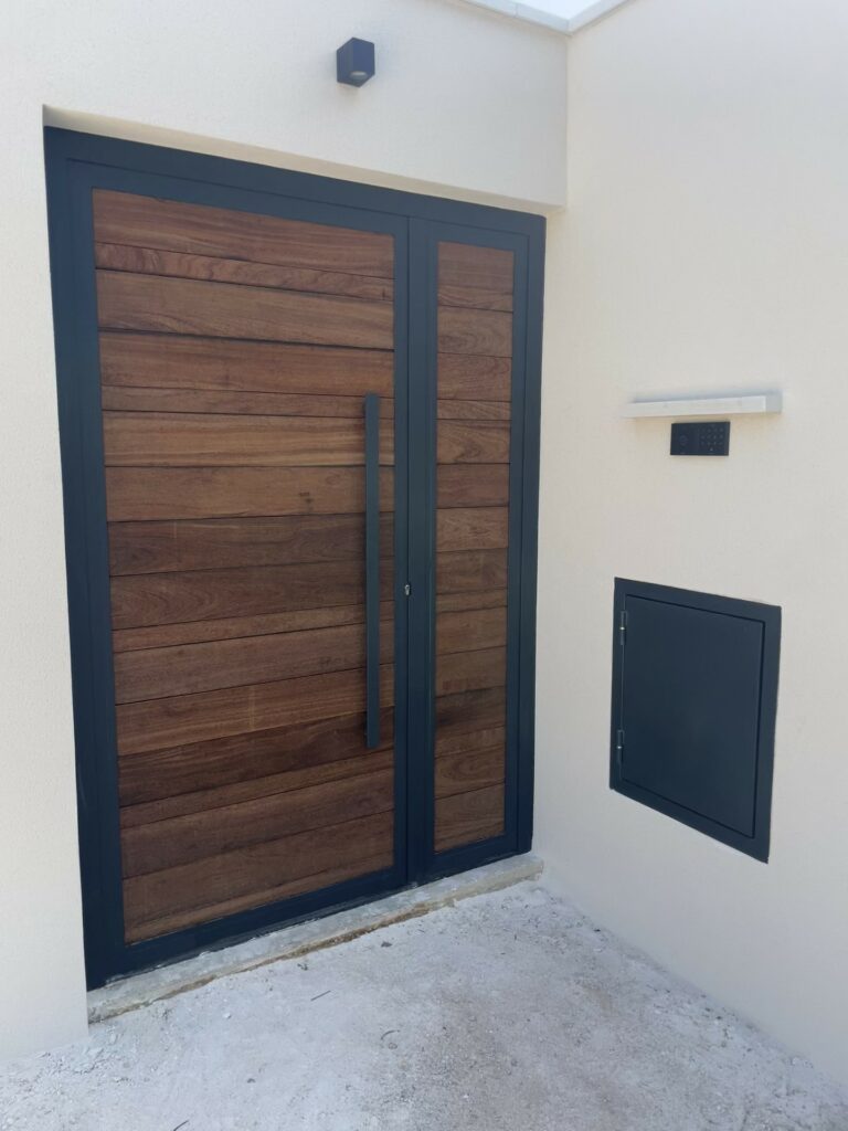 smart parcel hatch