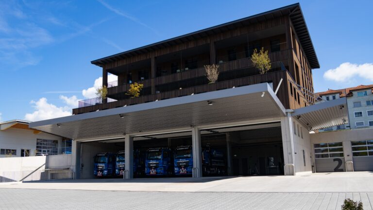 Commercial building Canal Engel